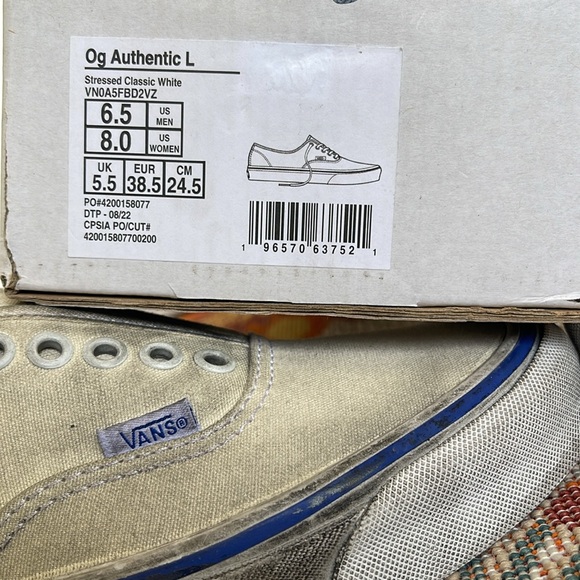 Vans WMNS 0g Authentic L
Stressed Classic White
VN0A5FBD2VZ
Sneakers - Picture 16 of 16